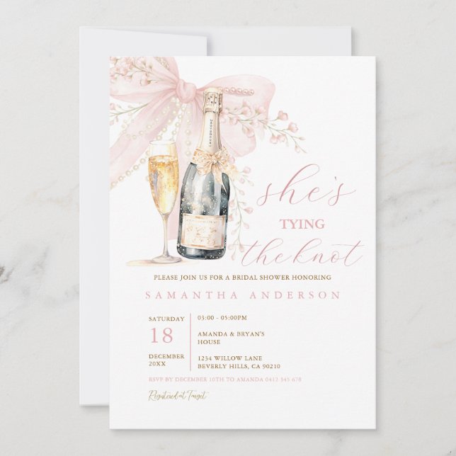 Convites Champagne Bottle & Pink Bow She’s Tying the Knot  (Frente)
