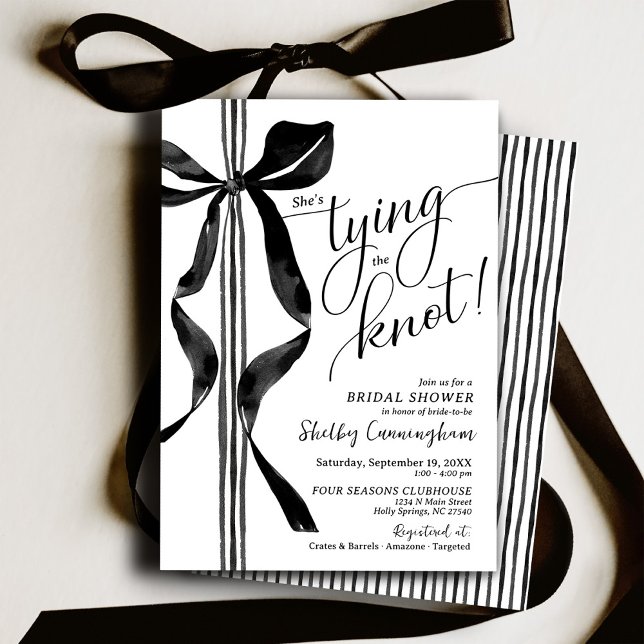 Convites Chic Black Bow She's Tying The Knot Bridal Shower (Chic classy modern watercolor black bow and white striped ribbon She's Tying the Knot Bridal Shower)