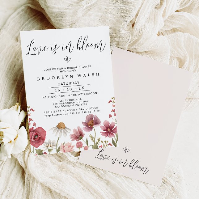 Convites Chic Wildflower Love está em Bloom Chá de panela (Sweet wildflower themed love is in bloom bridal shower invitation with a modern calligraphy heading)