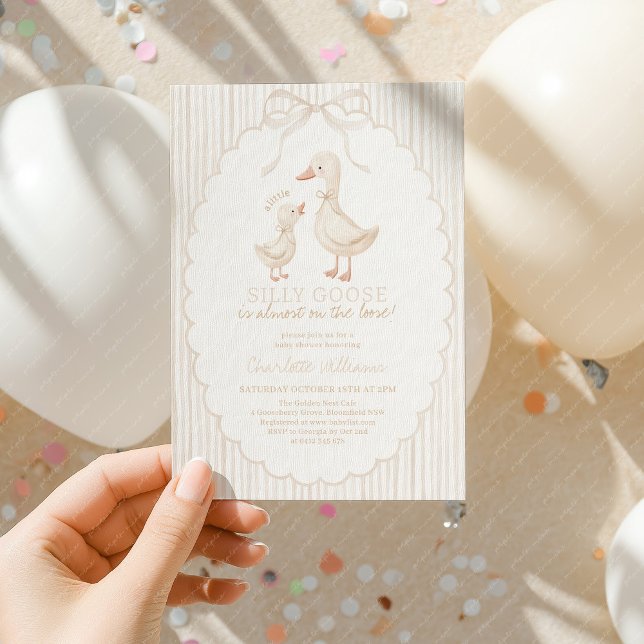 Convites Chuva de Bebê Bege Neutro Silly Goose (Gender Neutral Baby Shower Invitation with Geese, Beige Stripes and bow)