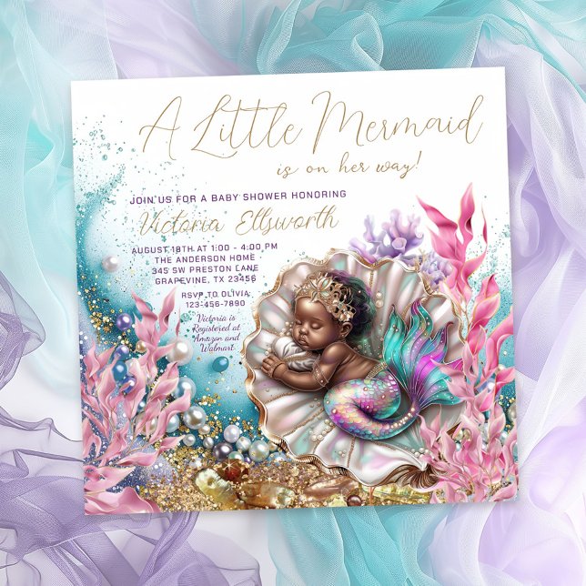 Convites Chuva de Bebê Concha de Sereia Afro-Americana (Beautiful mermaid baby shower invitation with sweet baby mermaid sleeping in a clamshell.)
