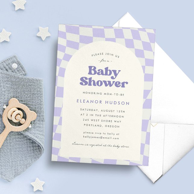 Convites Chuva de Bebê Groovy Roxa dos Anos 70 (groovy baby shower invitation with wavy checkerboard pattern in lilac)