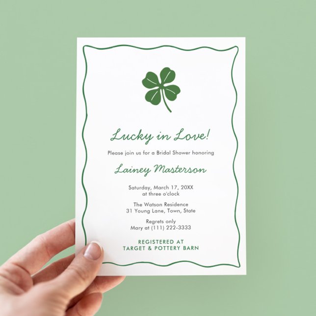 Convites Chuva de Casamento Moderno Squiggle St Patricks Da (Modern St Patricks Day Bridal Shower invitation with trendy doodle border and hand-drawn shamrock)