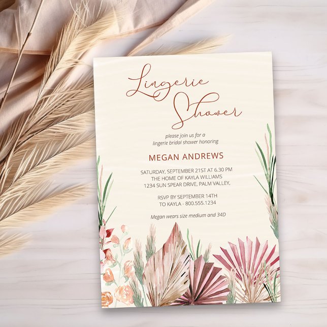 Convites Chuveiro de Roupas Íntimas Boho Palm Folhagem Trop (Lingerie Bridal Shower Invitation with boho dried foliage and flowers)
