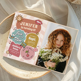 Convites Cinco É Uma Foto Vibe Groovy Daisy 5 Birthday