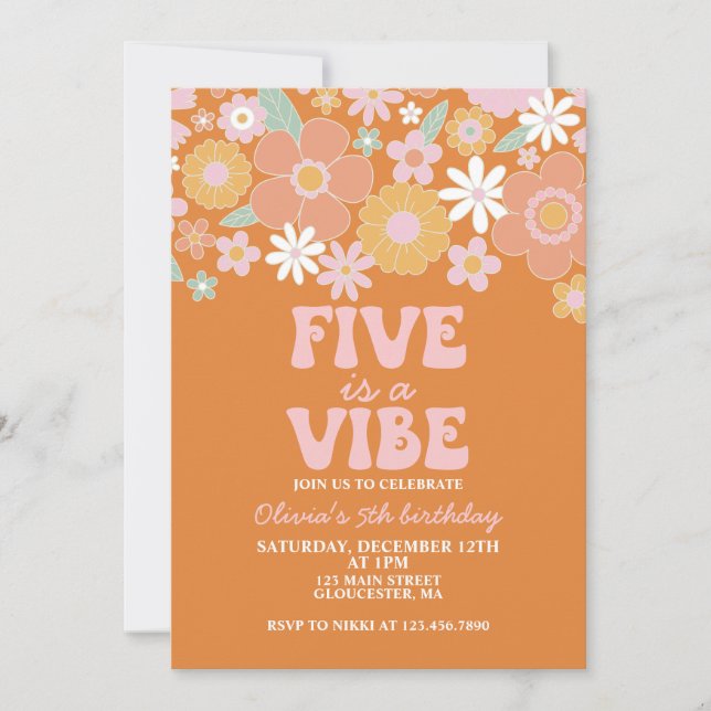 Convites Cinco é uma vibe Groovy Floral Retro aniversário d (Frente)
