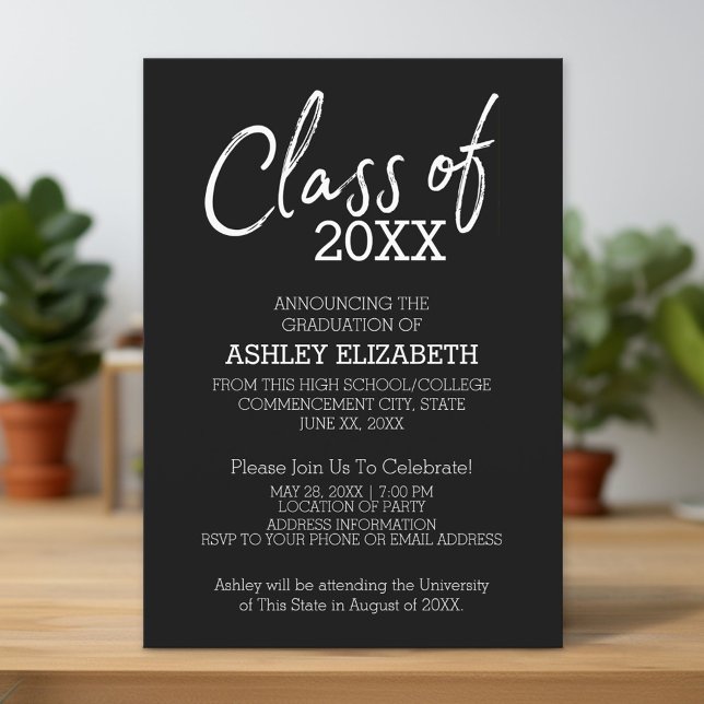 Convites Classe de Festa de formatura de caligrafia ANUAL (Classic Black and White Graduation Announcement and Invitation)