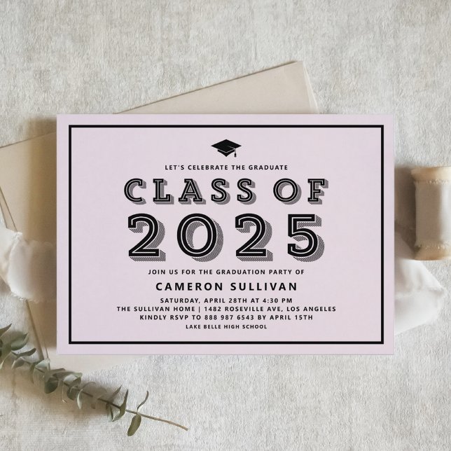 Convites Classe rosa e preta de Boné 2025 (Customizable graduation invitation featuring retro typography. Available in other colors.)