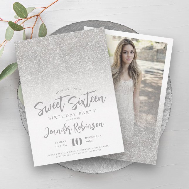 Convites Clássico Silver Sparkle Foto Brilhante Sweet 16 (Classy Silver Sparkle Glitter Photo Sweet 16 Invitation)