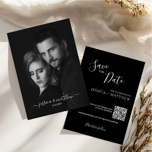 Convites Código QR de Foto Branco e Preto do Script Moderno