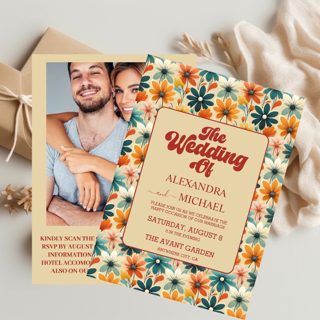 Convites Código QR Groovy Retro Casamento Floral dos Anos 7 (Criador carregado)
