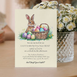 Convites coelho cesto com ovos decorativos e caça aos ovos