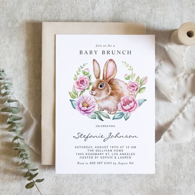 Convites Coelho em Aquarela e Flores Rosas Brunch de Bebê (Customizable baby brunch invitation featuring a cute watercolor rabbit with pink floral wreath. )