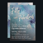 Convites Coloração d'água púrpura do Teal Brilhante cinquen<br><div class="desc">Esta design é para os novos 50 anos, cujo estilo é um pouco mais casual e um pouco mais artístico do que algumas das ofertas tradicionais dos Grandes Cinco. As palavras "Cinquenta e Fabuloso" foram redigidas numa letra moderna, escrita à mão, e foi acrescentada uma sombra ousada. Esse gráfico foi...</div>