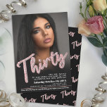 Convites Cor-de-rosa-brilho do script de foto do aniversári<br><div class="desc">Trinta caracteres negros de texto de script de efeito de estilo brilho em cor-de-rosa e tons de deslizamento em preto. Personalize este convite de aniversário de fotos do programa de aniversário de 30 anos com seus próprios detalhes de evento de festa de aniversário e fotos de sua aniversariante. Estão disponíveis...</div>