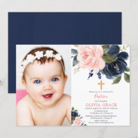 Cora a foto floral do baptismo da menina dos azuis
