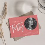 Convites Coral do Partido do aniversário de 40 anos de Foto<br><div class="desc">Um design elegante de convite de festas "aniversário de 40 anos" com fotografia personalizada,  tipografia moderna e texto personalizado.</div>