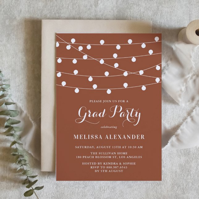 Convites Corda Whimsical Acende Graduação Terracotta (Customizable boho graduation invitation featuring string lights and a terracotta background.)