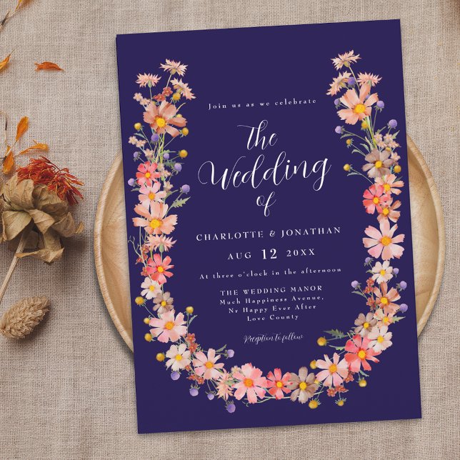 Convites Coroa Floral Azul Marinho Casamento de Outono (Boho fall rustic floral wildflower wreath navy blue and white wedding invitation Elegant script)