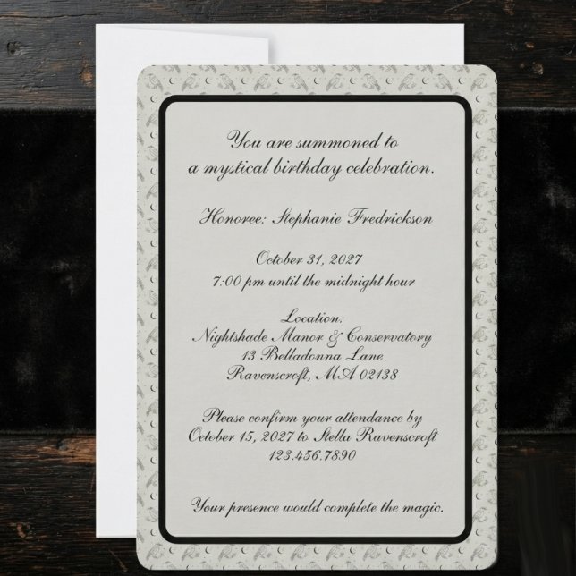 Convites Corvo Cinza Gótico Mal-humorado (Gothic raven invitation for dark academia fans celebrating a milestone birthday.)