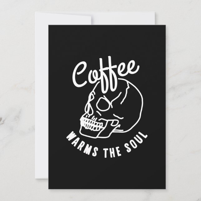 Convites crânio de halloween O café aquece a alma branca (Frente)