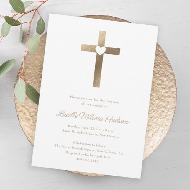 Convites Cruz Dourada simples com batismo cardíaco (Simple gold cross with heart neutral baptism invitation.)