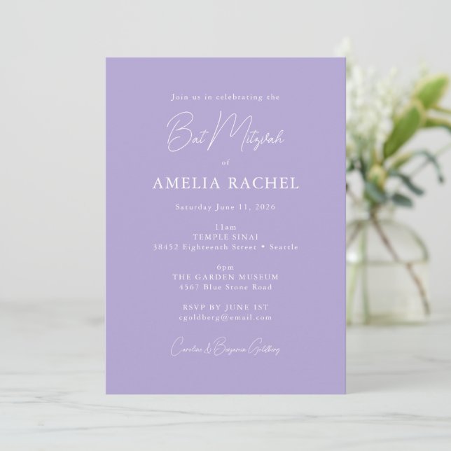 Convites Curta Lavanda de Bat Mitzvah com Script Minimalist (Em pé/Frente)
