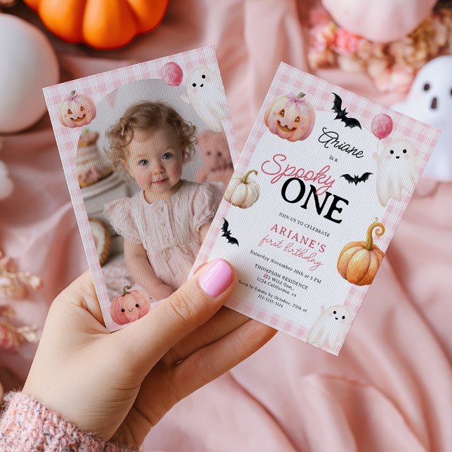 Convites Cute Pink Gingham Spooky One Photo First Birthday (Cute Pink Gingham Spooky One Photo First Birthday Invitation)