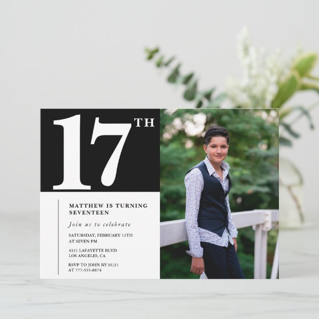 Convites de aniversário de 17 anos Preto Moderno C (Em pé/Frente)