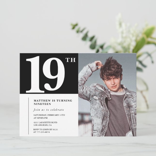 Convites de aniversário de 19 anos Preto Moderno C (Em pé/Frente)