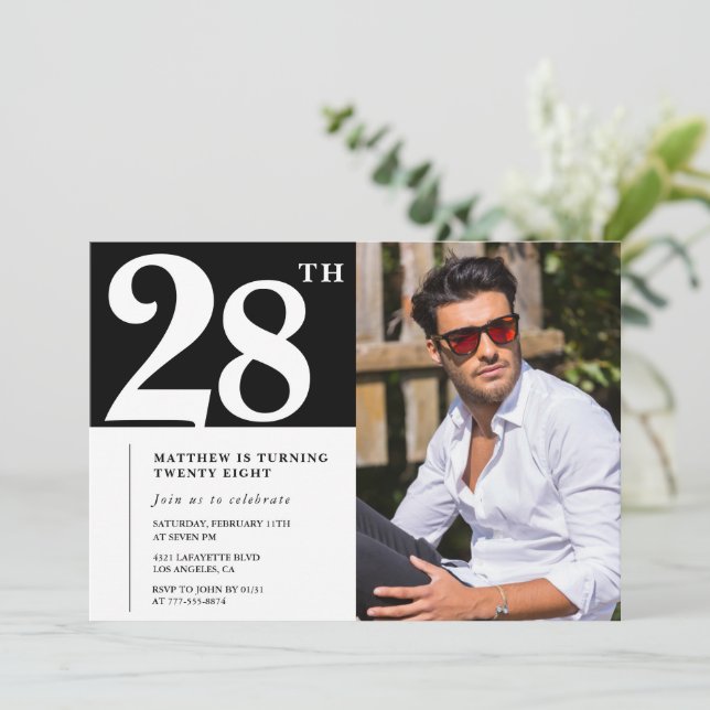 Convites de aniversário de 28 anos Preto e Branco (Em pé/Frente)