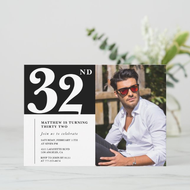 Convites de aniversário de 32 anos Preto e Branco (Em pé/Frente)