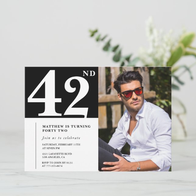 Convites de aniversário de 42 anos em Preto e Bran (Em pé/Frente)