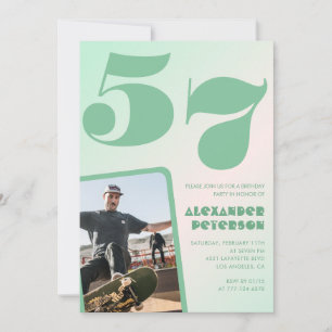 Convites de aniversário de 57 anos gradiente verde