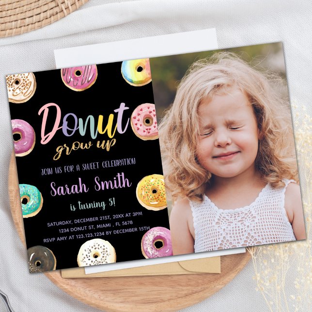 Convites de Aniversário para Rosquinha de Fotograf (Black Pink Photo Donut Birthday Invitations)