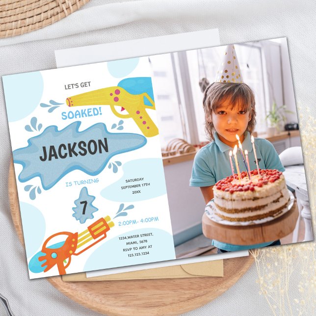 Convites de festas de diversão personalizáveis par (Blue Yellow Water Gun Birthday Invitations photo)