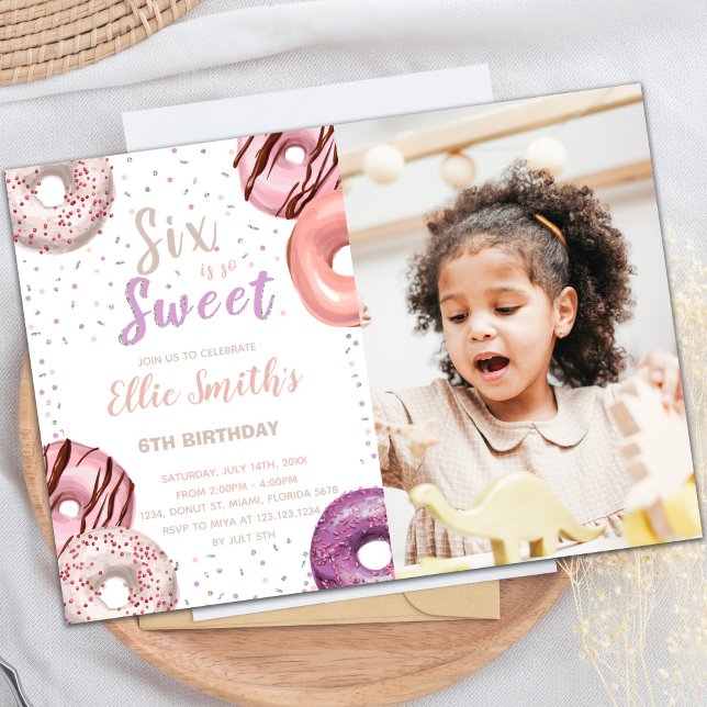 Convites de festas doces personalizáveis para cria (Six Sweet Pink Donut Birthday Invitations photo)