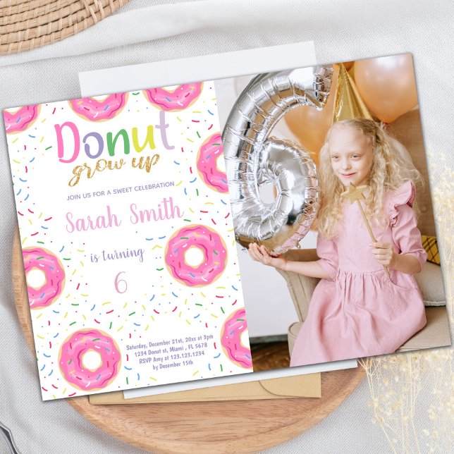 Convites de festas doces personalizáveis para cria (Pink Donut Birthday Invitations with photo)