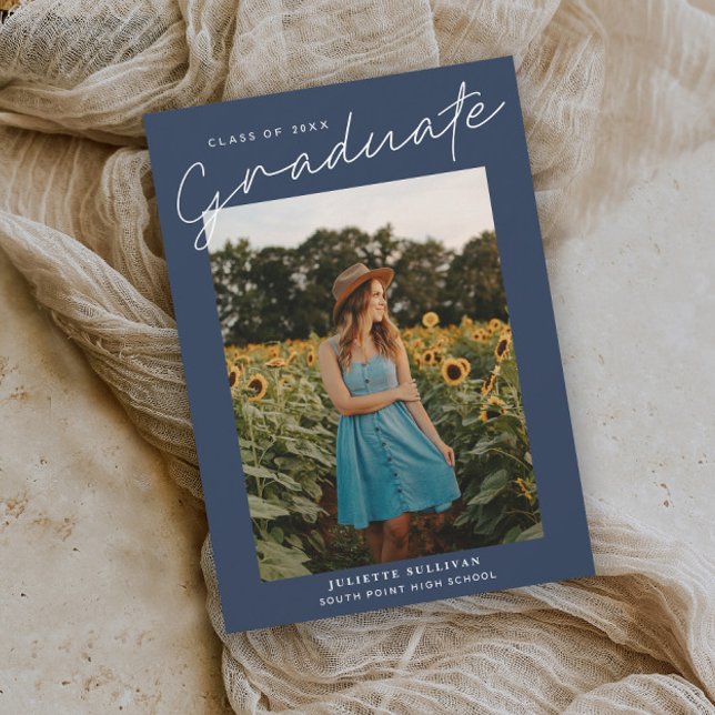 Convites de Formatura com Foto Simples e Script Mo (Modern script navy blue photo graduation invitation.)