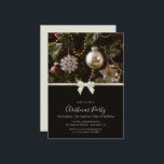 Convites Decorações Festivas, Fita e Arco de Joias<br><div class="desc">Convite de festas de Natal festivo sazonal. Um bonito design de um marfim festivo e bolhas de cor prateada num fundo de árvores de natal maravilhosamente decoradas. Dividir a imagem dos detalhes do seu evento é um romântico arco de diamante de joia de pedra roxa com uma fita de marfim...</div>
