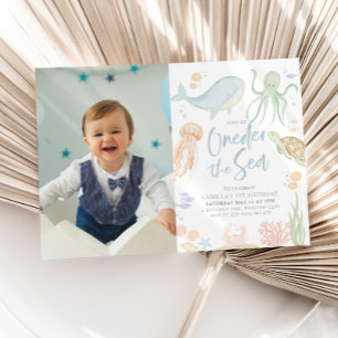 Convites Deite O primeiro aniversario Do Mar Sob A Foto Do 