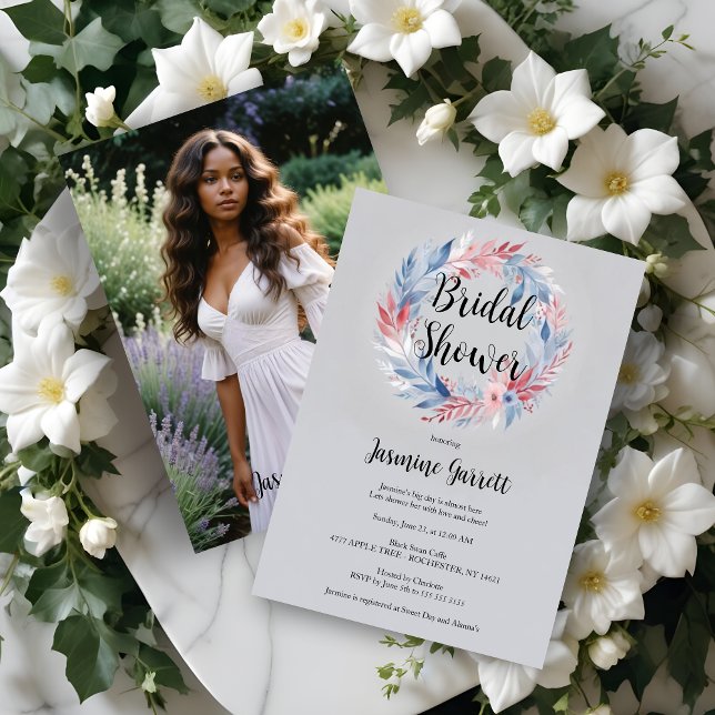 Convites Delicate Grey Wreath Flowers Feathers & Leaves (Delicate Grey Wreath Flowers Feathers & Leaves Bridal Shower Invitations Cards. )