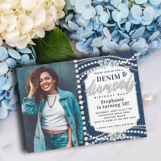 Convites Denim Diamantes Bling Pearls Foto 50º Aniversário (denim diamonds pearls 50th birthday invitation elegant classy bling glitz glam photo white blue)