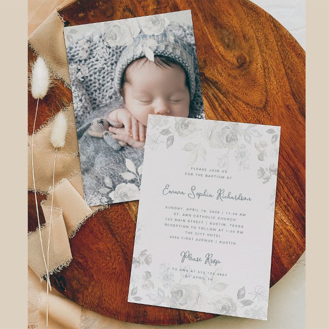 Convites Desenho Floral Doce | Batismo com Fotografia de vo (A sweet, neutral Baptism invitation with elegant sketched flowers with a photo back)