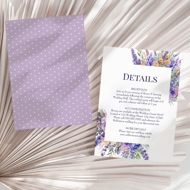 Convites Detalhes de Casamento com Flores Silvestres em Aqu (Boho Lilac Watercolor Wildflowers Wedding Details Invitation on a sunny neutral dry palm leaf.)