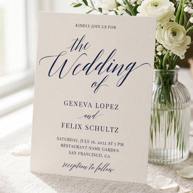 Convites Detalhes de Casamento em Letra Elegante Marfim (Elegant navy script wedding invitation in a soft ivory floral mockup.)
