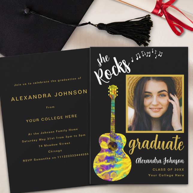 Convites Diversão Fotos de Graduado Dourado Rótulo Festa de (Fun modern graduate photo black and gold script graduation party invitation colorful guitar music)