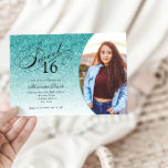 Convites Doce 16 Aniversário Aqua Blue Glitter Photo<br><div class="desc">Este convite de aniversário brilhante de tendências apresenta um elegante título de tipografia e sua foto favorita. Adicione seu texto personalizado usando o formulário modelo. Opções adicionais para texto e layout estão disponíveis se você optar por personalizar ainda mais.</div>