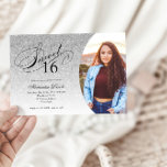 Convites Doce 16 Aniversário - Foto De Glama Glitter Silver<br><div class="desc">Este convite de aniversário brilhante de tendências apresenta um elegante título de tipografia e sua foto favorita. Adicione seu texto personalizado usando o formulário modelo. Opções adicionais para texto e layout estão disponíveis se você optar por personalizar ainda mais.</div>