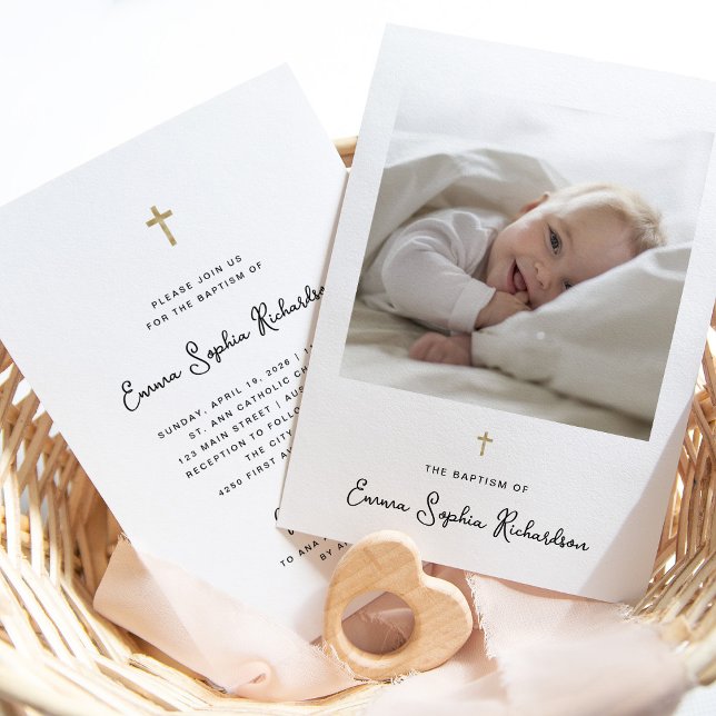 Convites Doce e Whimsical | Foto e Dourado batismo cruzado (A sweet and whimsical Baptism invitation with a photo and a gold cross)